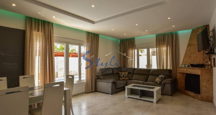 Resale - Villa - Cabo Roig