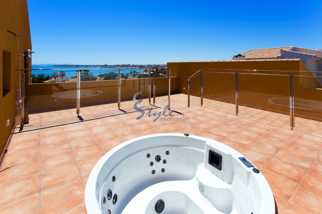 Luxury penthouse with Panoramic Views for sale in Punta Prima, Costa Blanca - solarium
