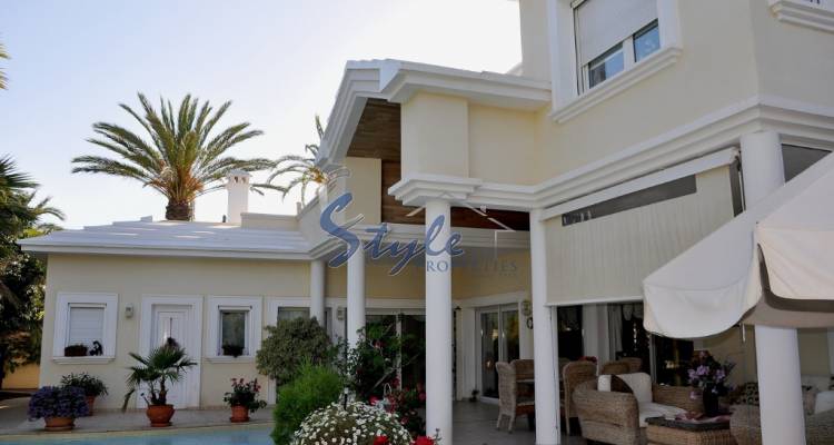 Resale - Villa - Cabo Roig