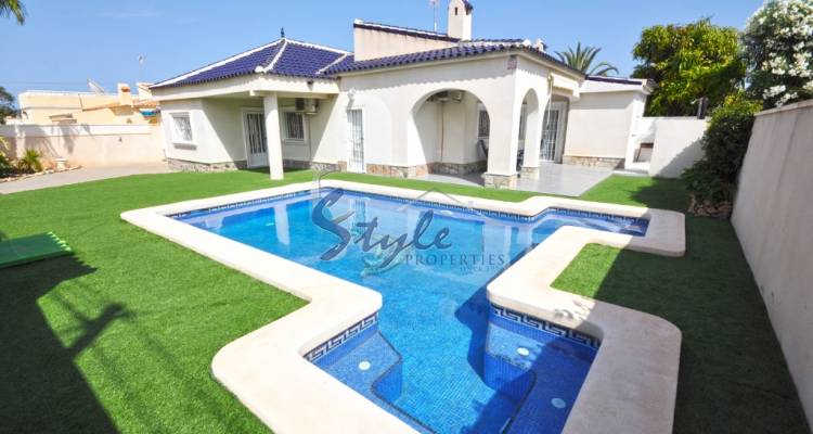 Detached villa for Sale in Cabo Roig, Costa Blanca, Spain 1037-1