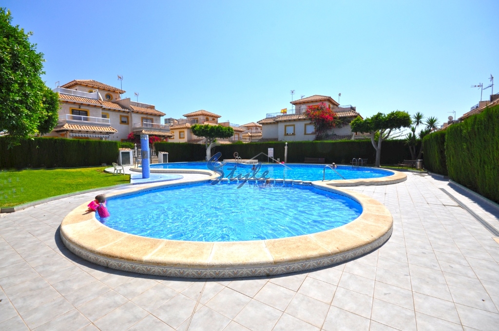 Top floor apartment in Punta Prima, Costa Blanca - pool