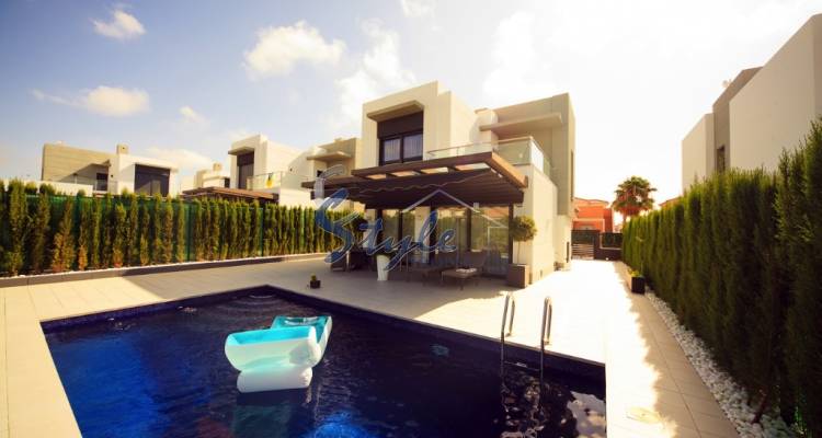 Resale - Villa - El Raso, Guardamar