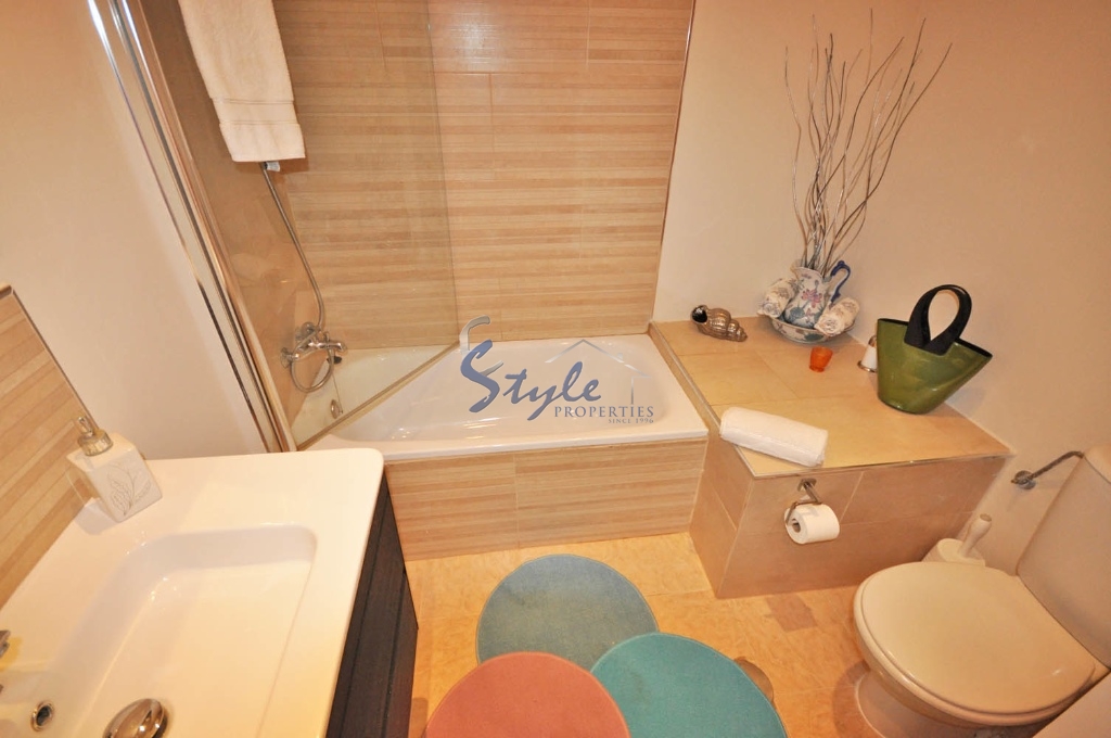 Townhouse for sale in La Florida, Punta Prima, Costa Blanca - bathroom