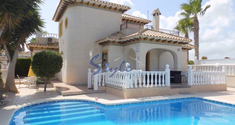 Resale - Villa - Cabo Roig