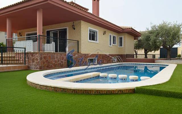 Resale - Villa - Mil Palmerales - Mil Palmeras