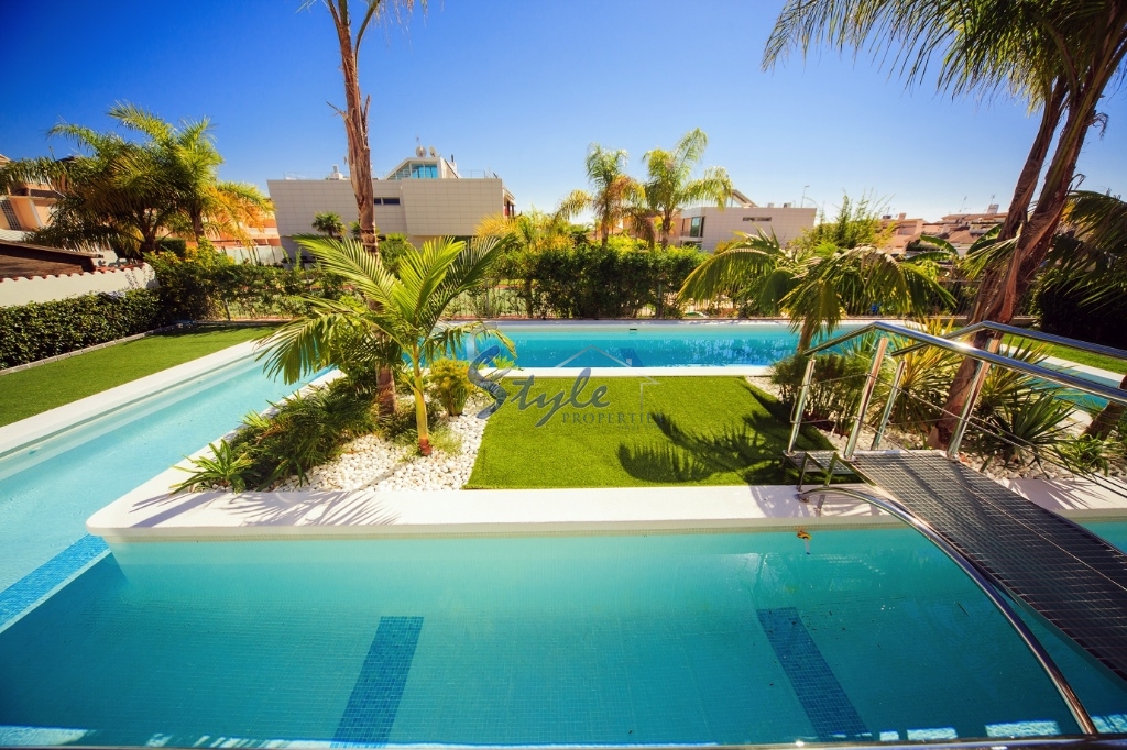 New build villa for sale in La Zenia, Costa Blanca_Pool