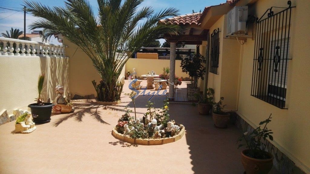 Resale - Villa - Torrevieja