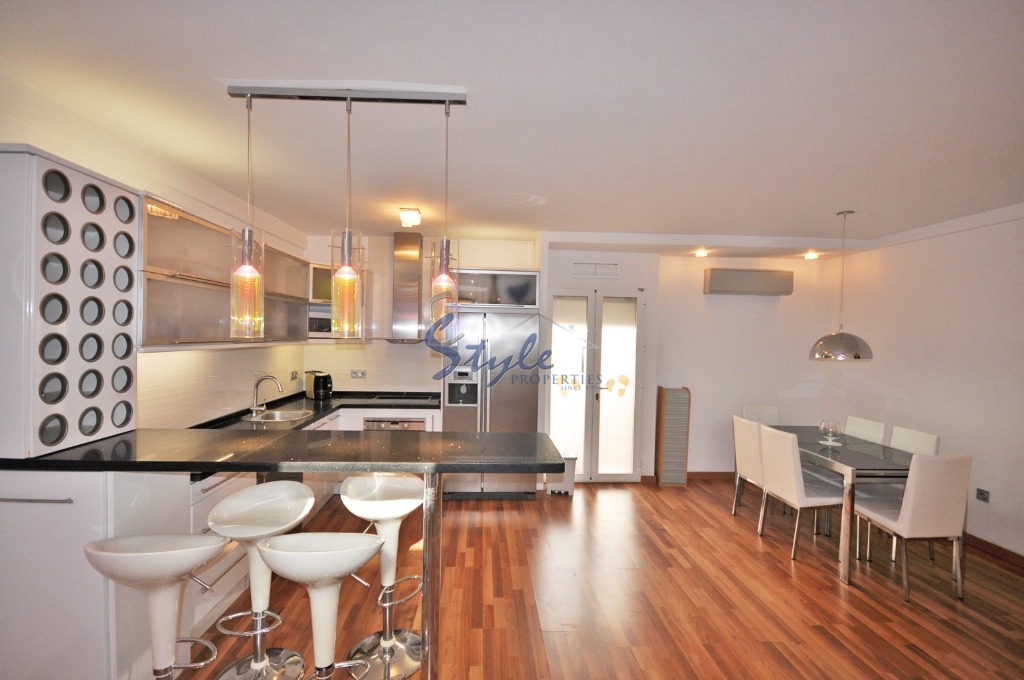 Resale - Apartment - Los Altos