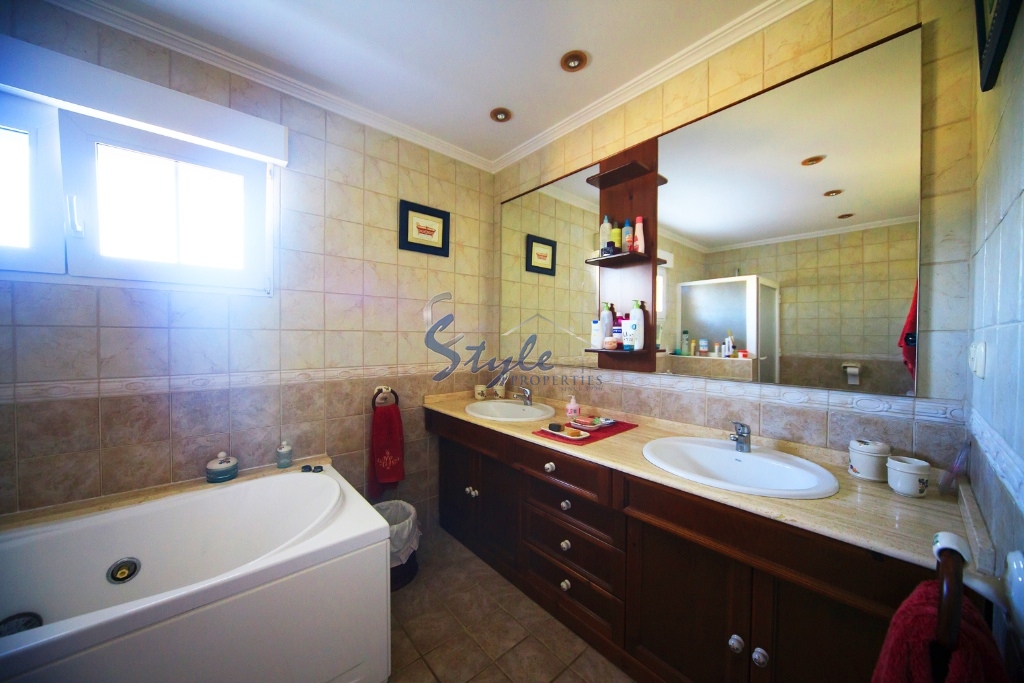 Resale - Villa - Santa Pola