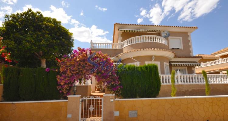 Resale - Villa - Los Altos