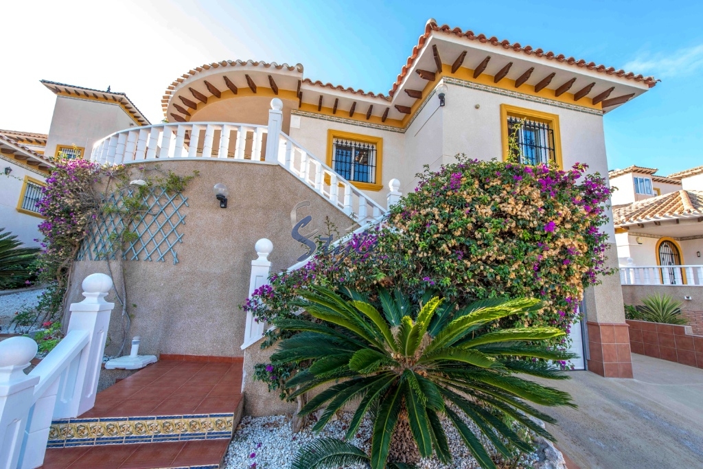 Se vende villa en Villamartin , Orihuela costa , Csta Blanca. ID2169