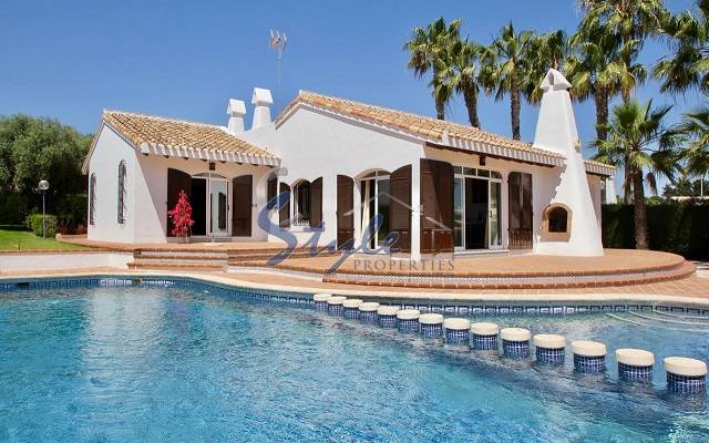 Resale - Villa - Villamartin