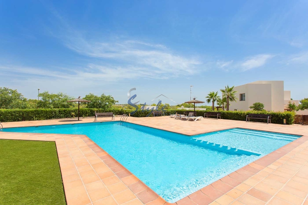 Resale - Villa - Las Colinas