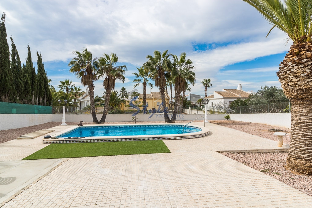 Resale - Villa - Torrevieja