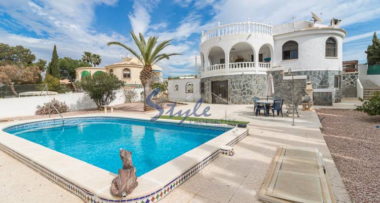 Resale - Villa - Torrevieja