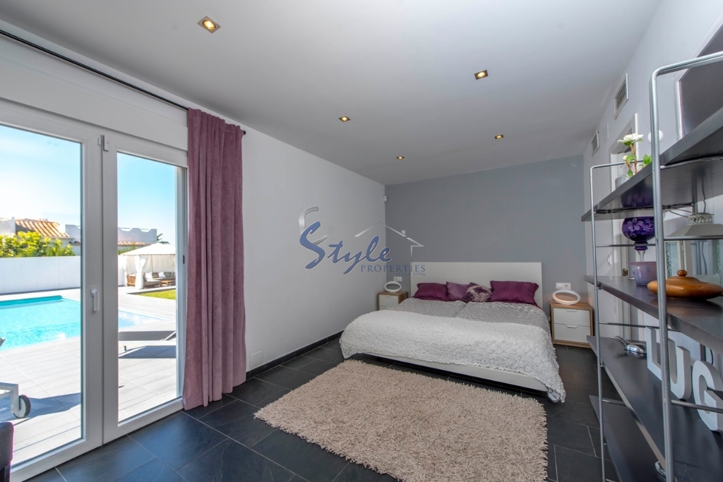 Resale - Villa - Torrevieja - Torreta