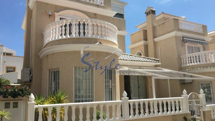 Resale - Villa - Los Altos