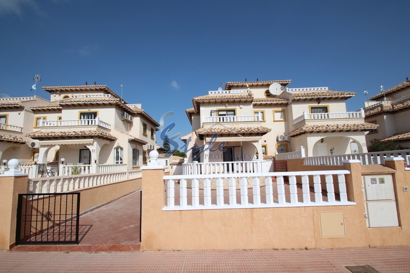 Beautiful townhouse  South orientation with sea views and large garden in Lomas de Cabo Roig, Orihuela Costa, Costa Blanca, Spain