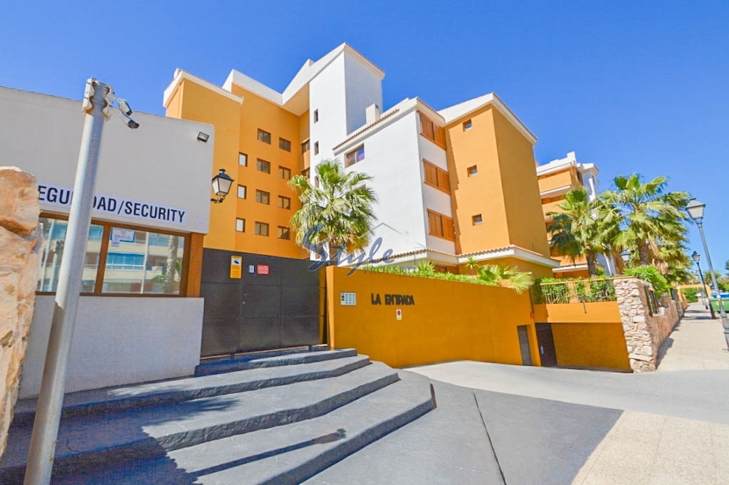Апартаменты у моря на продажу в закрытом комплексе Ла Энтрада в Пунта Приме, Коста Бланка, Испания