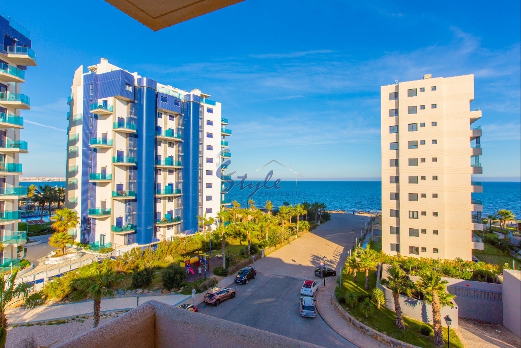 Apartamentos en la playa con vistas panorámicas al mar en venta en Parque Recoleta, Punta Prima, Costa Blanca, Spain