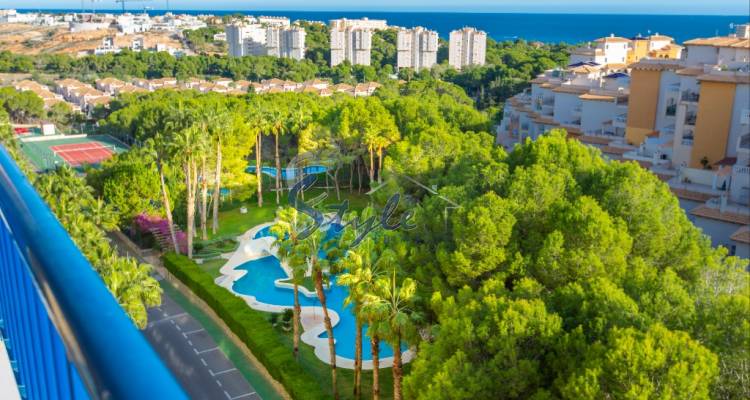 Apartamentos en venta cerca de la playa de Campoamor en residencial Altos de Campoamor.