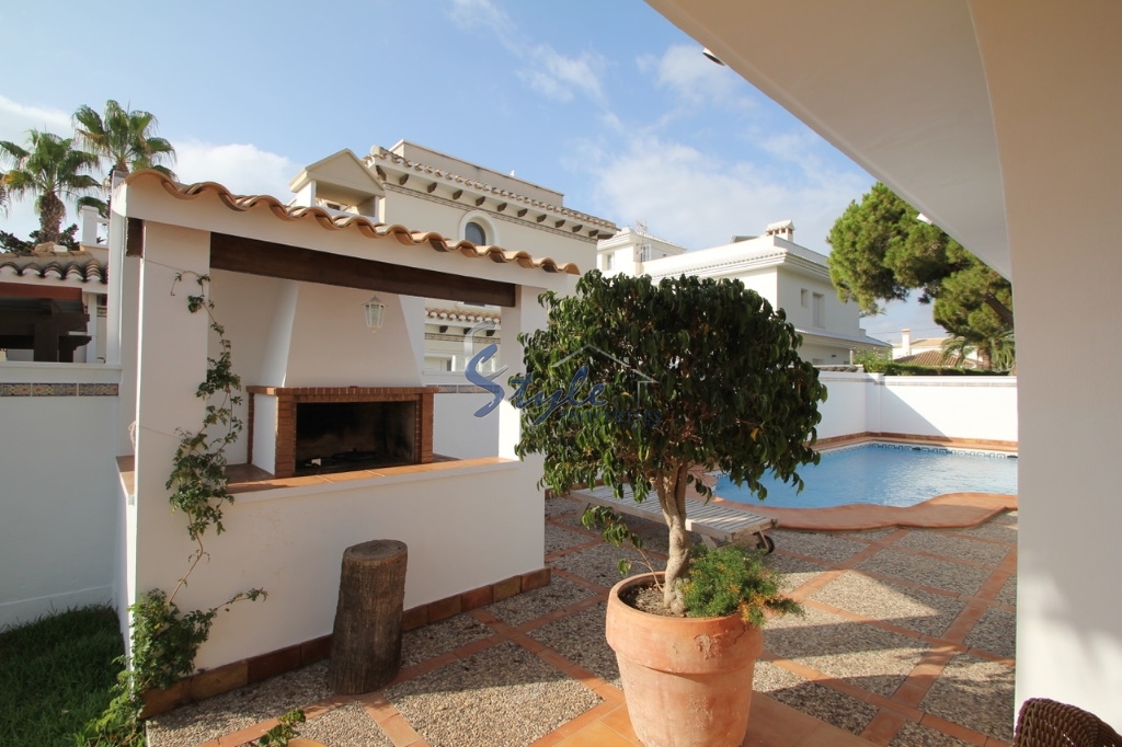 Resale - Villa - Cabo Roig