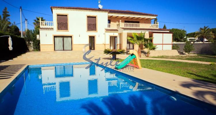 Villa for sale in Cobo Roig, Orihuela Costa, Coat Blanca, Spain