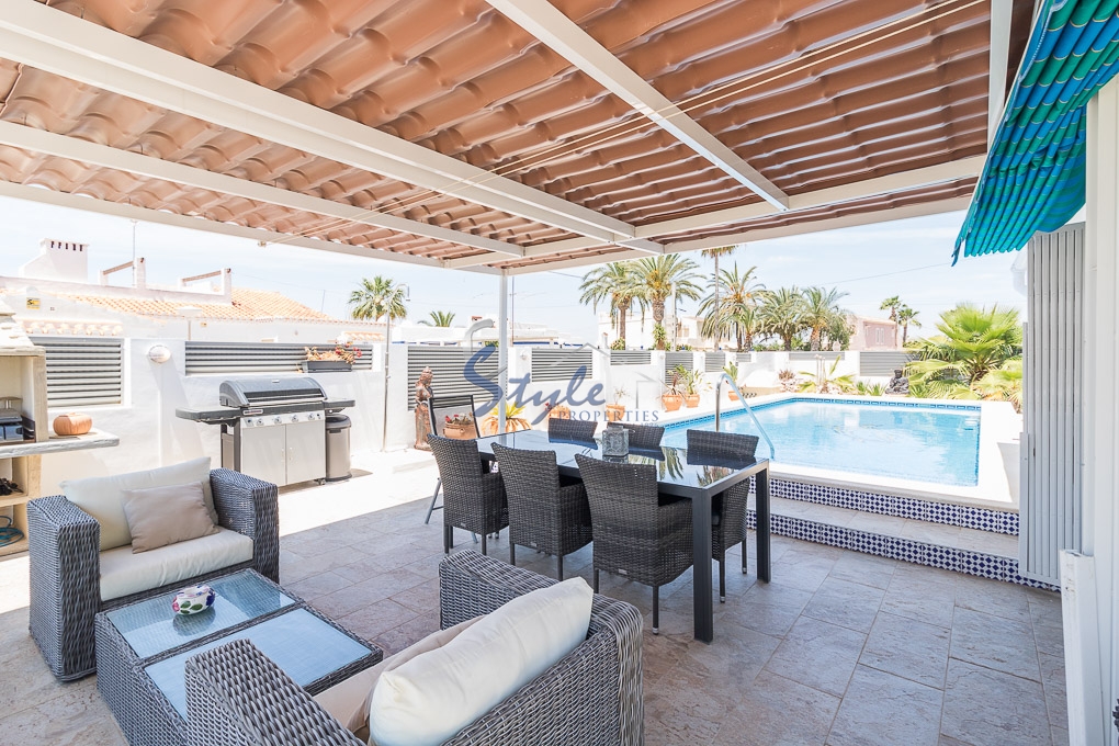 Resale - Villa - Torrevieja