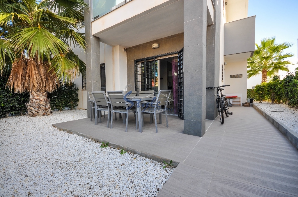 Apartments with private garden in a closed urbanization by the sea in Punta Prima, Orihuela Costa, Costa Blanca, Spain