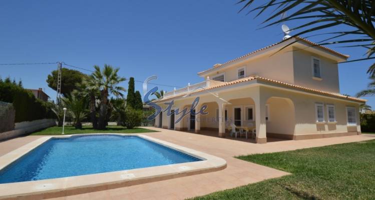 Resale - Villa - Cabo Roig