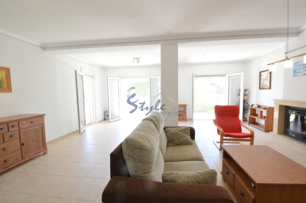 Resale - Villa - Cabo Roig