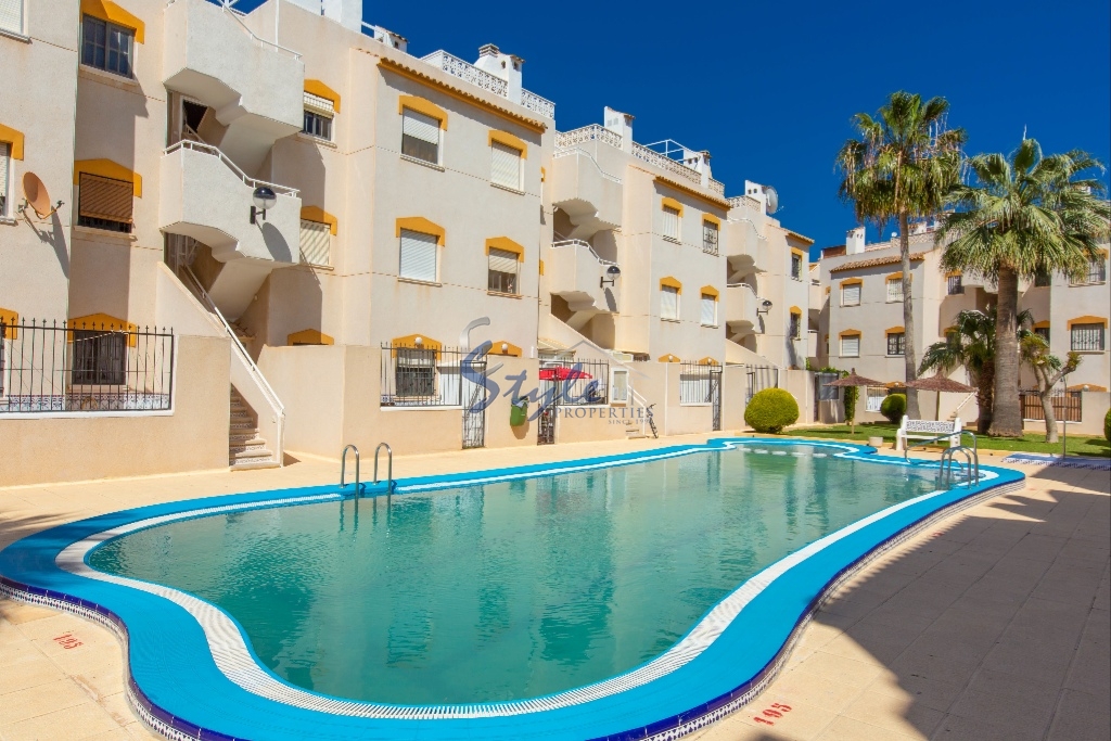 Apartment with large private garden and parking space just 200m from the beach of Punta Prima, Orihuela Costa, Costa Blanca, Spain