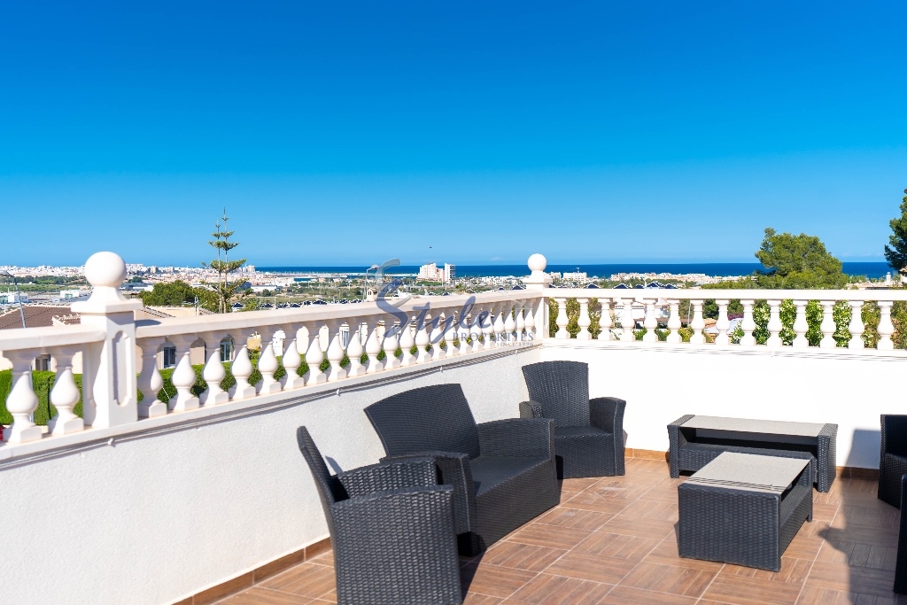 En venta villa con vistas en Los Balcones, Orihuela Costa, Costa Blanca