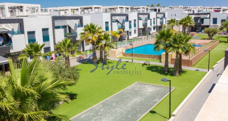 Новая квартира на продажу с большой террасой в Oasis Beach,Пунта Приме, Аликанте, Коста Бланка, Испания.ID3101