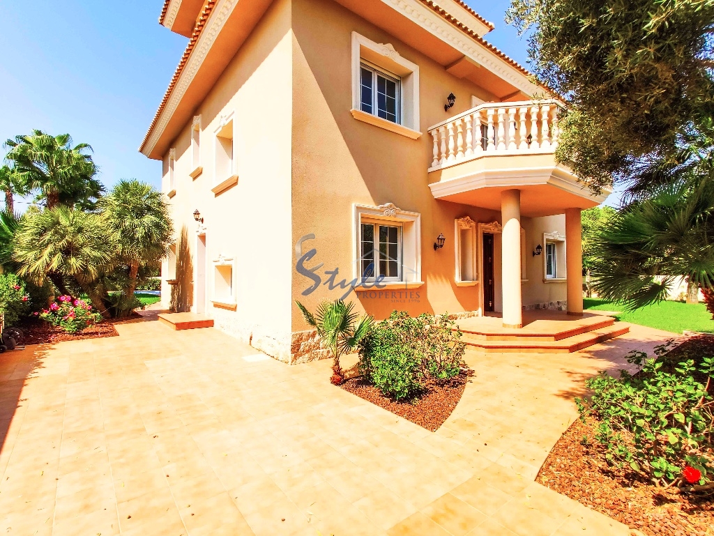 Nuevo - Villa - Cabo Roig