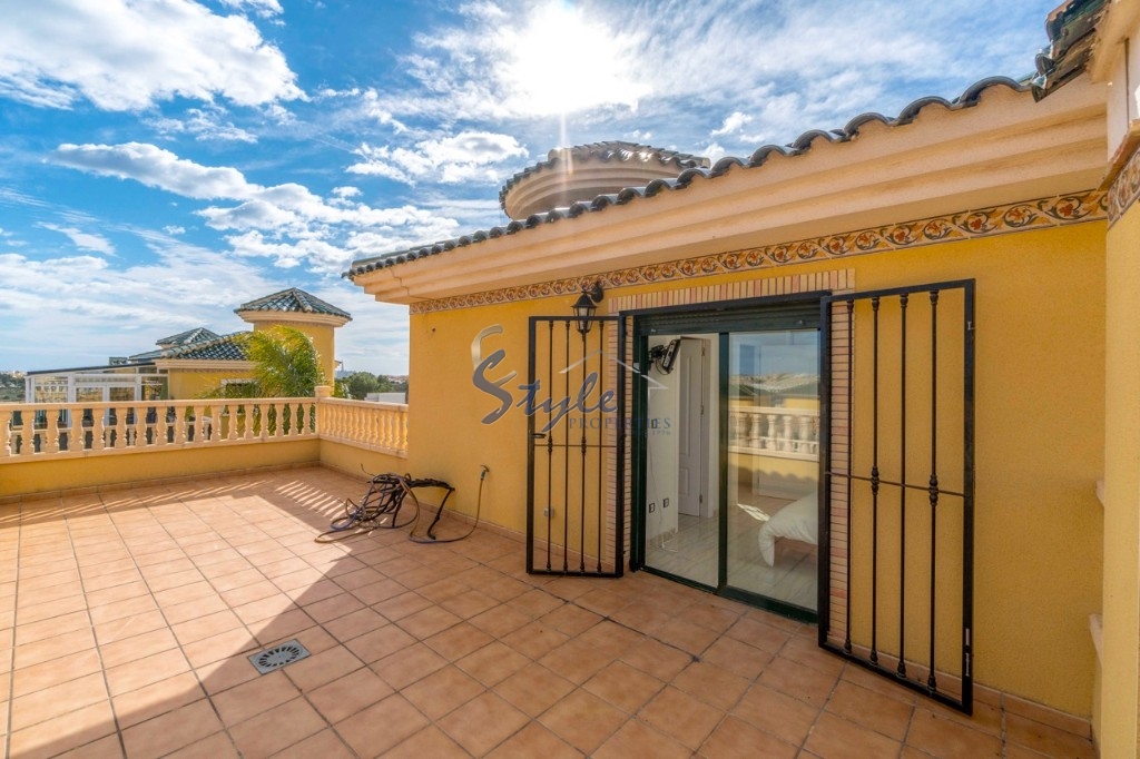 Resale - Villa - Los Altos