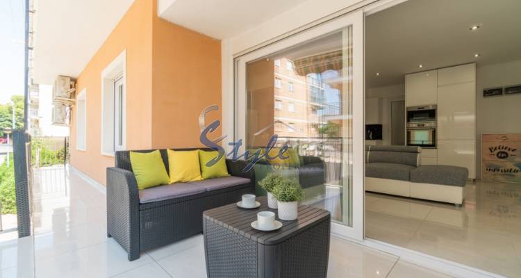 Bonito apartamento en venta de 3 dormitorios en la playa de Punta Prima, Orihuela Costa