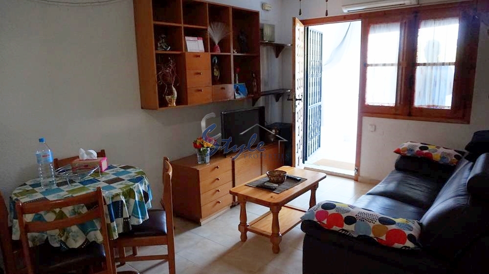 Bungalow de 1 dormitorio en venta en urbanización Lago Jardín, Torrevieja