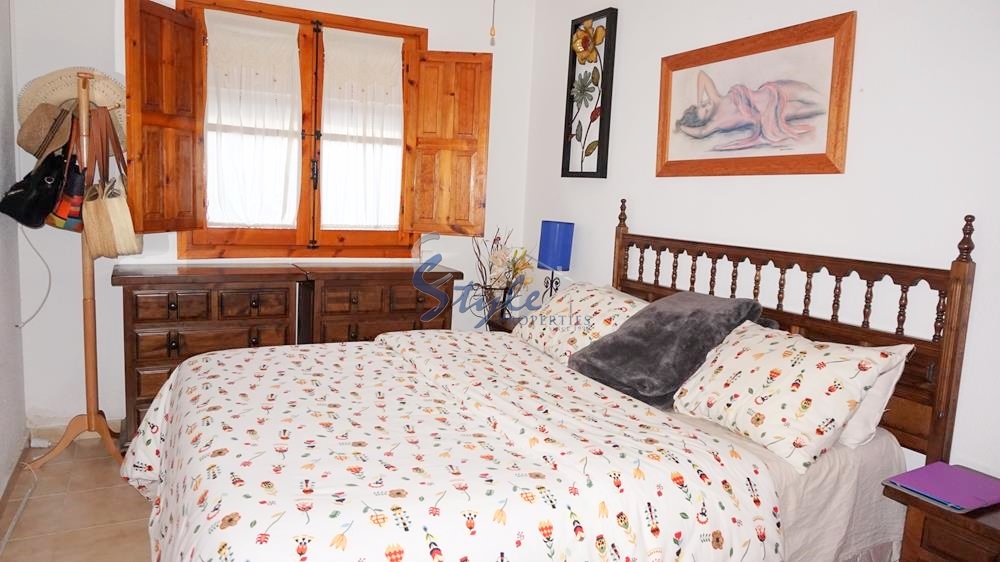 Bungalow de 1 dormitorio en venta en urbanización Lago Jardín, Torrevieja