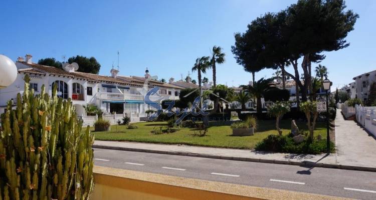 Bungalow de 1 dormitorio en venta en urbanización Lago Jardín, Torrevieja