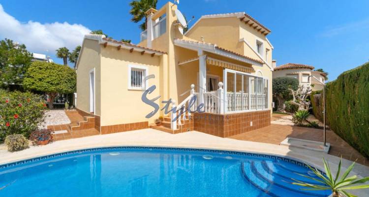 En venta villa cerca del campo de golf en Rioja de Villamartin en Orihuela Costa