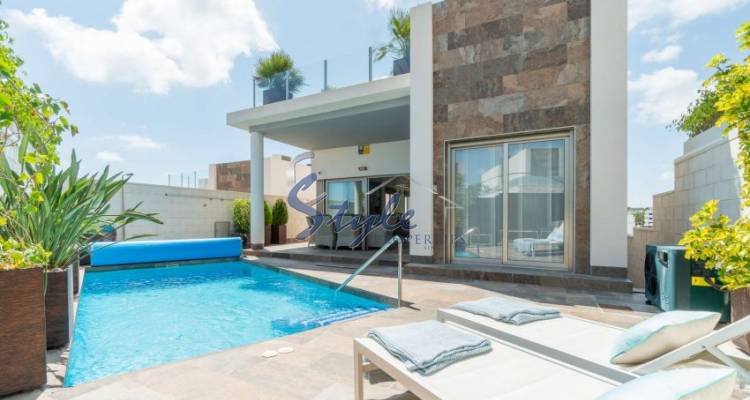 detached villa with pool for sale in Villamartin Plaza, Orihuela Costa