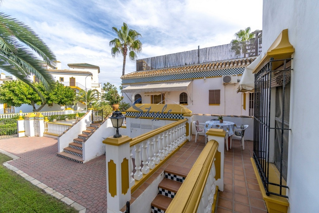apartment with large terrace for sale near the sea in Molino Blanco (La Mata).