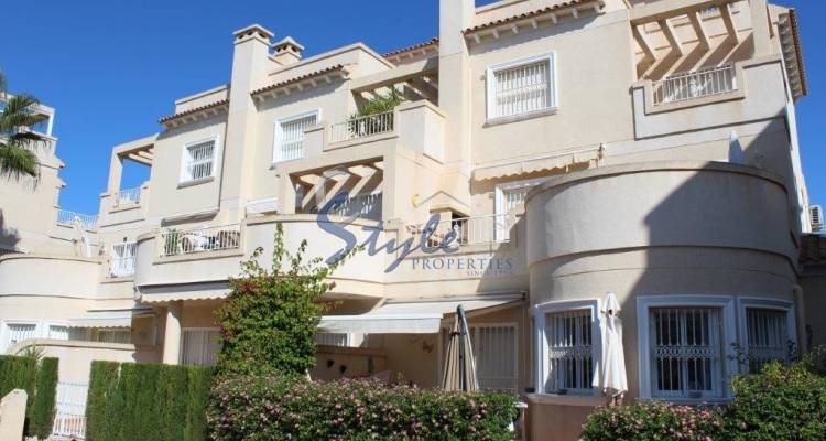 В продаже таунхаус с видом на море в Урб. Мирафлорес IV (Miraflores IV), Плайя Фламенка (Playa Flamenca)