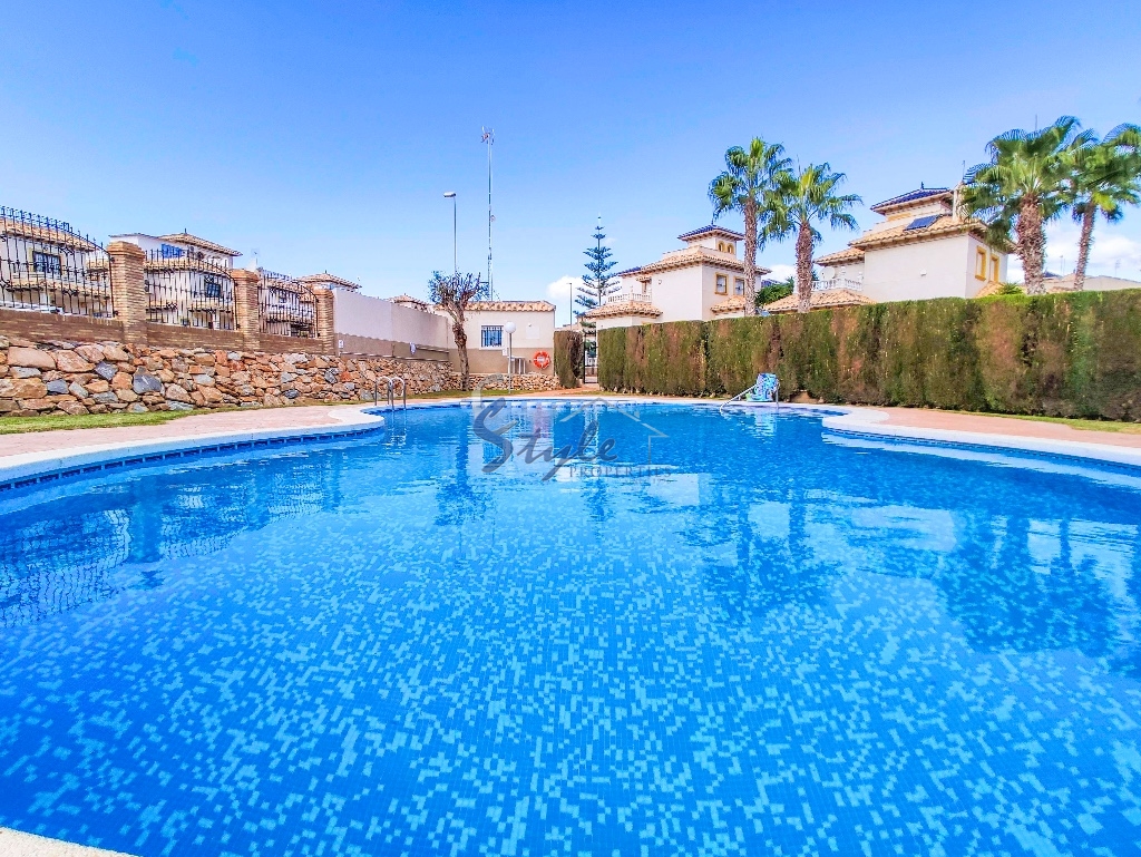 Resale - Villa - Cabo Roig