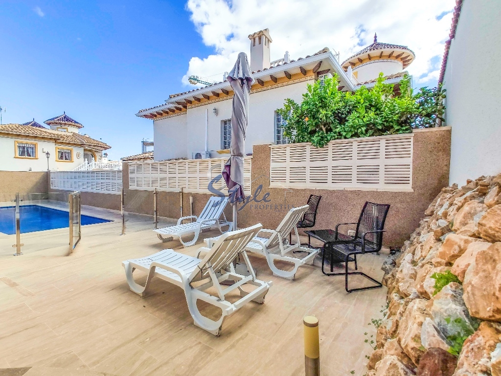 Resale - Villa - Cabo Roig