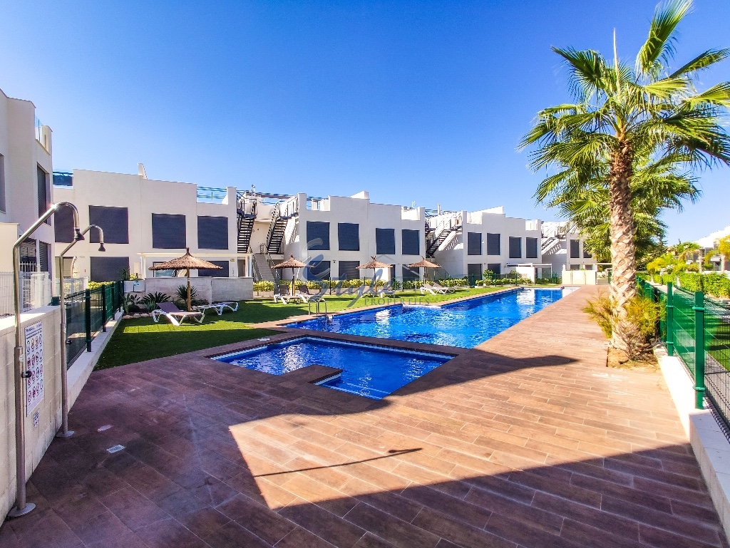 Adosado con piscina privado en Punta Prima, Alicante, Costa Blanca