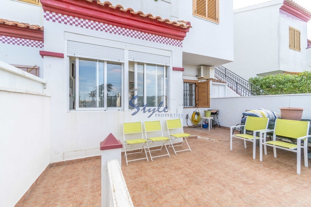 En venta bungalow con amplio jardín y cerca de la playa en La Mata, Costa Blanca