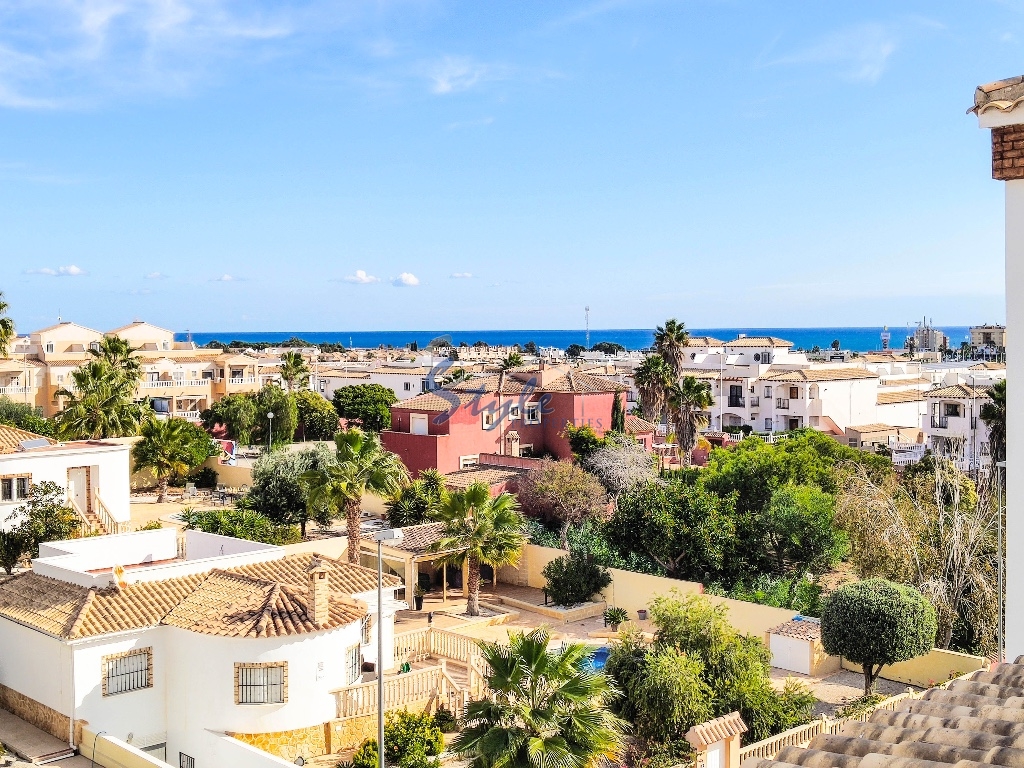 Top floor apartment for sale with sea views in Ciñuelica, Punta Prima, Alicante, Costa Blanca