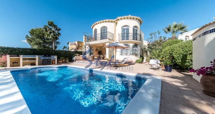 Beautiful luxury villa for sale in the prestigious golf courses in Las Ramblas de Golf, Dehesa de Campoamor